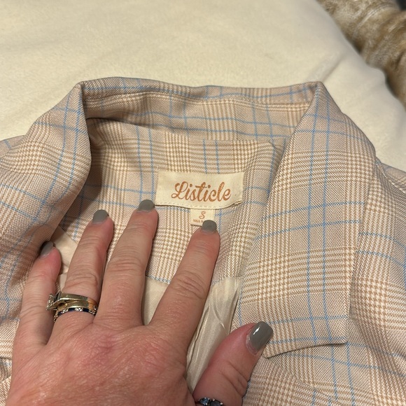 This two piece set gives off “Clueless” vibes. - Picture 7 of 7